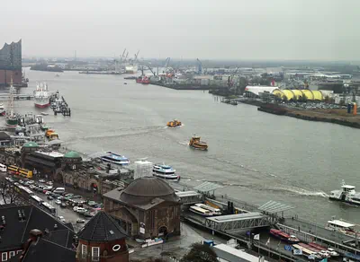 Blick auf den Hamburger Hafen