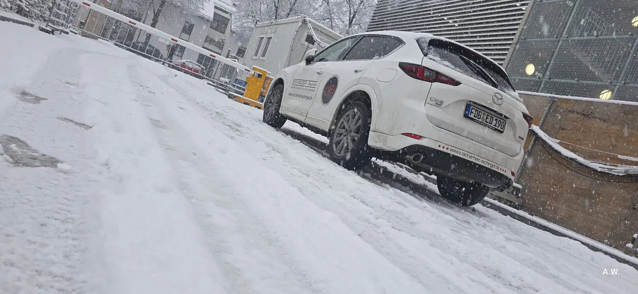 Eichinger Einsatzfahrzeug bei einer Kontrollfahrt im Winter